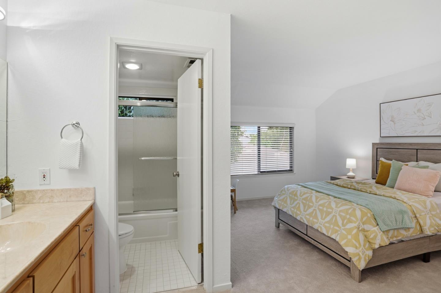 Detail Gallery Image 14 of 43 For 1993 Plymouth St #11,  Mountain View,  CA 94043 - 3 Beds | 2/1 Baths