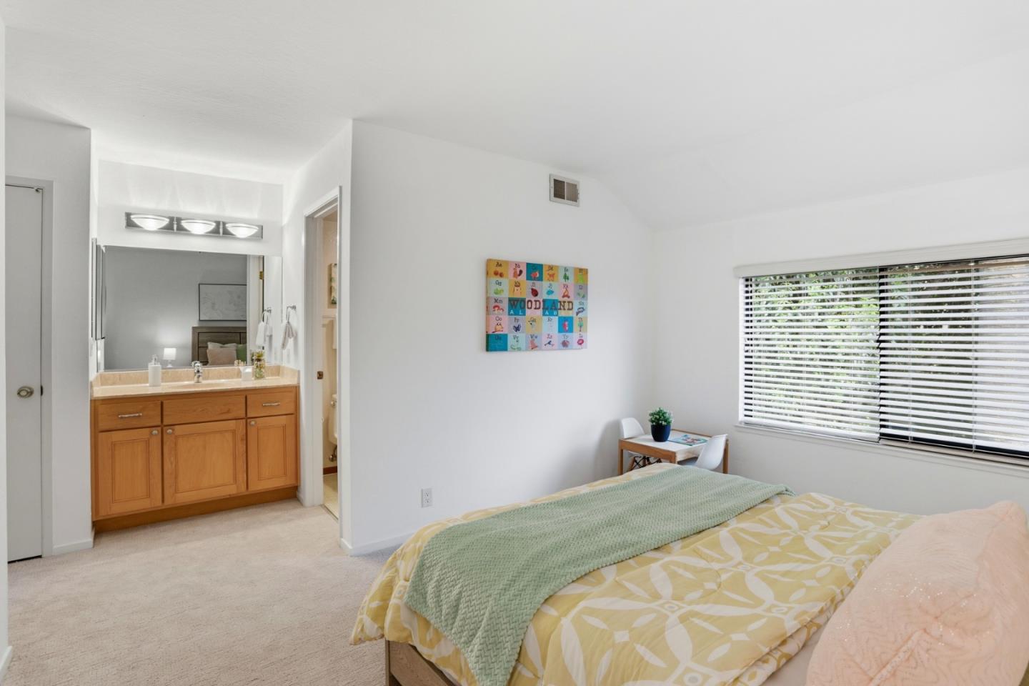 Detail Gallery Image 15 of 43 For 1993 Plymouth St #11,  Mountain View,  CA 94043 - 3 Beds | 2/1 Baths