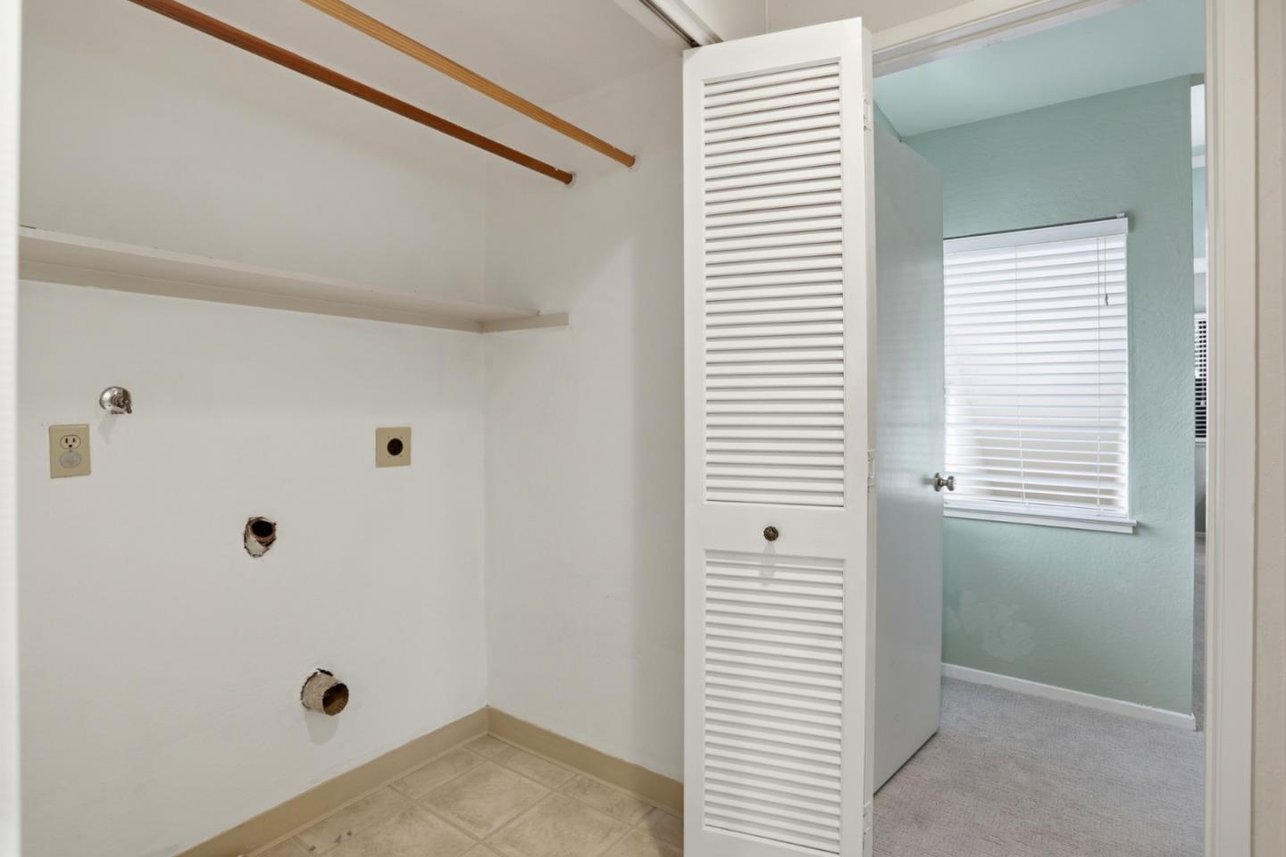 Detail Gallery Image 27 of 43 For 1993 Plymouth St #11,  Mountain View,  CA 94043 - 3 Beds | 2/1 Baths