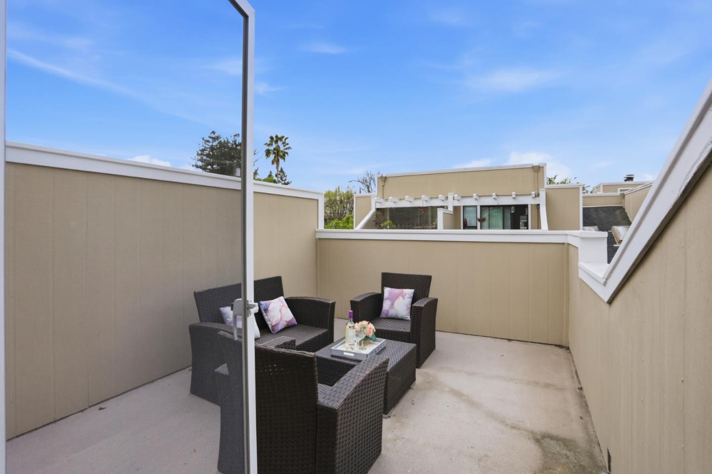 Detail Gallery Image 28 of 43 For 1993 Plymouth St #11,  Mountain View,  CA 94043 - 3 Beds | 2/1 Baths