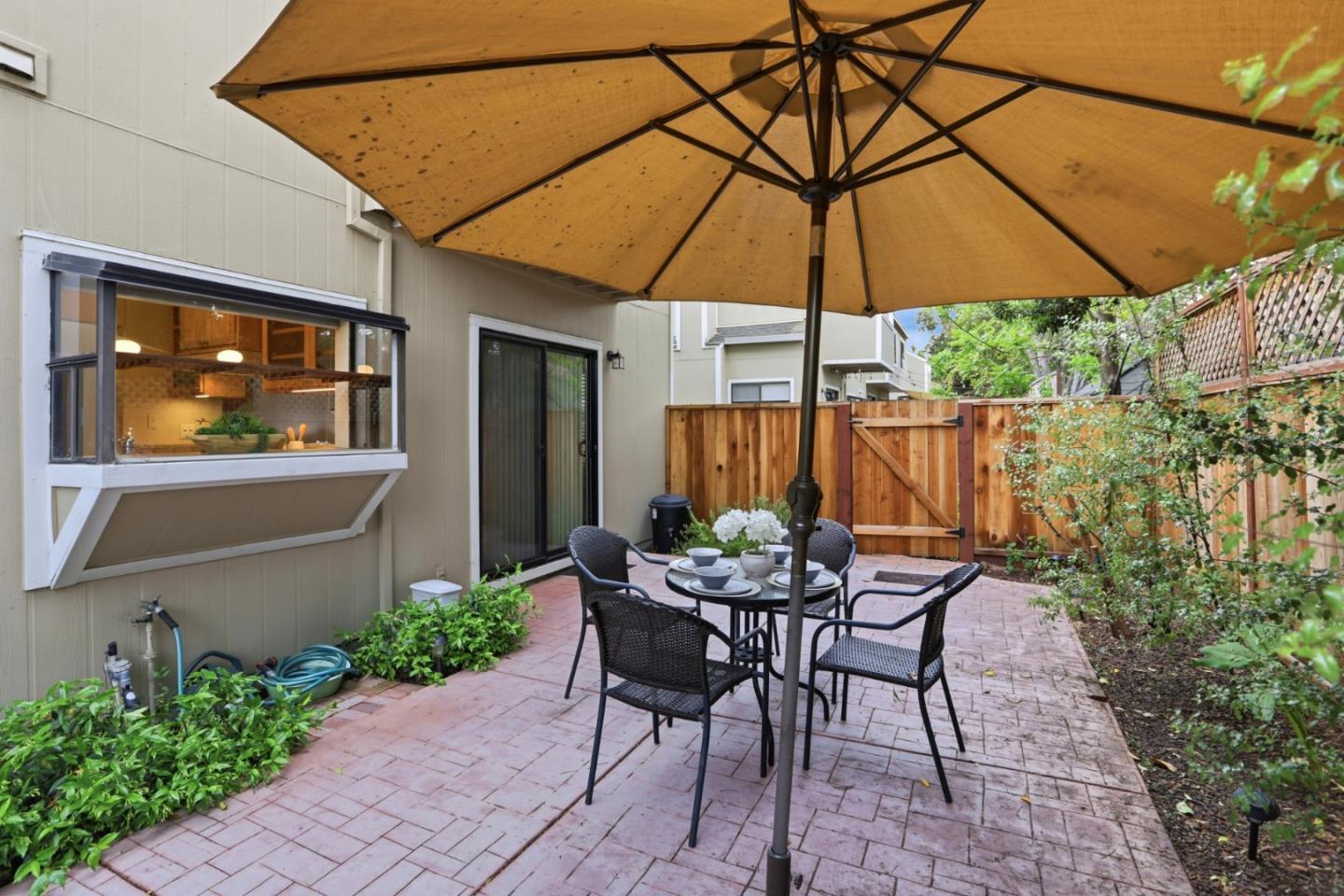 Detail Gallery Image 30 of 43 For 1993 Plymouth St #11,  Mountain View,  CA 94043 - 3 Beds | 2/1 Baths