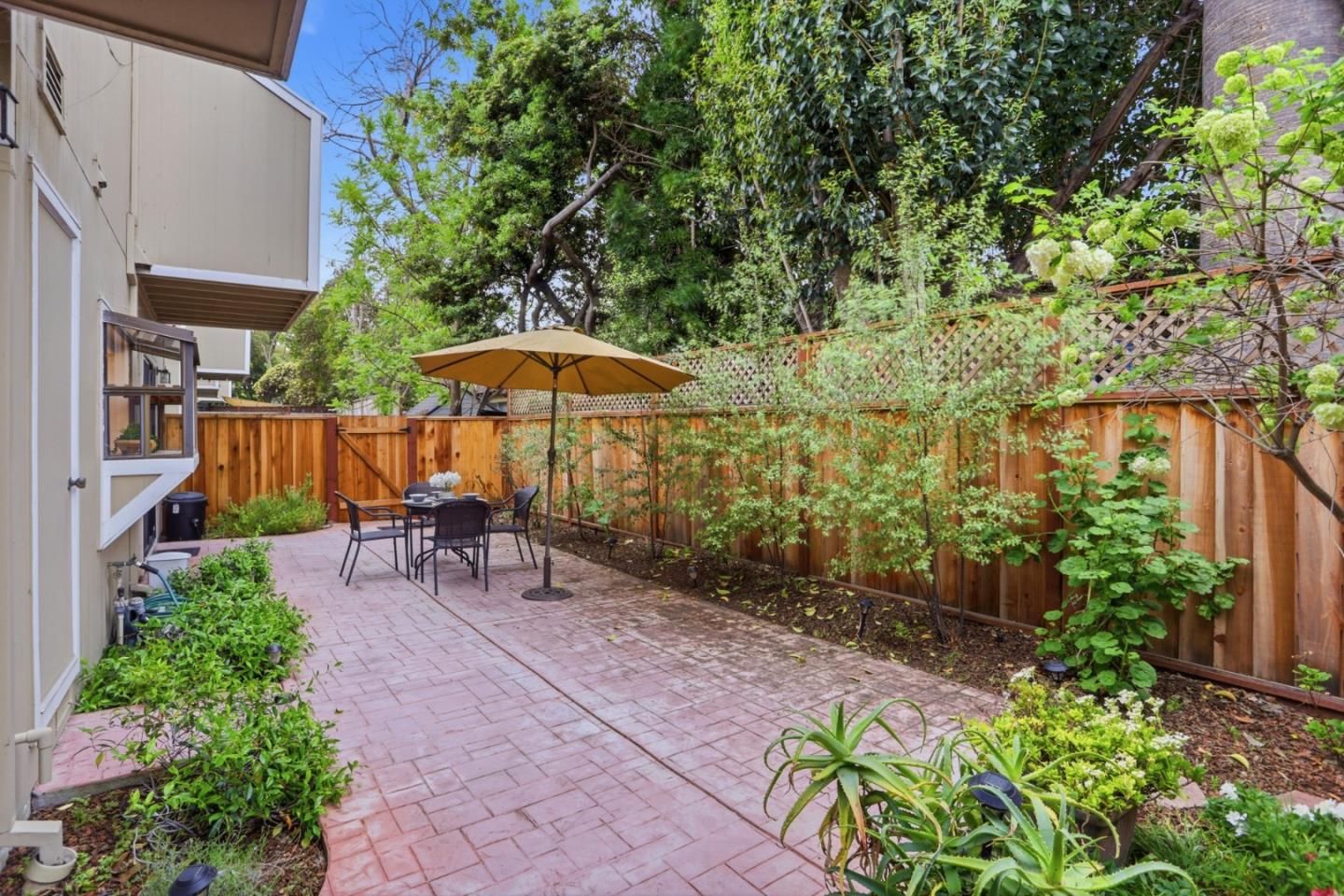 Detail Gallery Image 33 of 43 For 1993 Plymouth St #11,  Mountain View,  CA 94043 - 3 Beds | 2/1 Baths