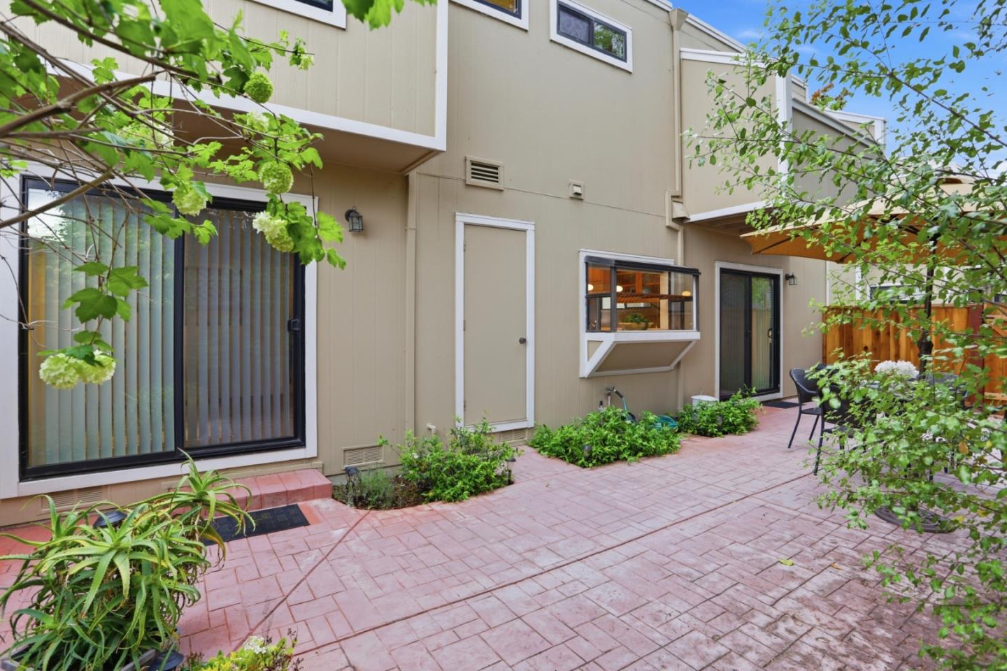 Detail Gallery Image 34 of 43 For 1993 Plymouth St #11,  Mountain View,  CA 94043 - 3 Beds | 2/1 Baths