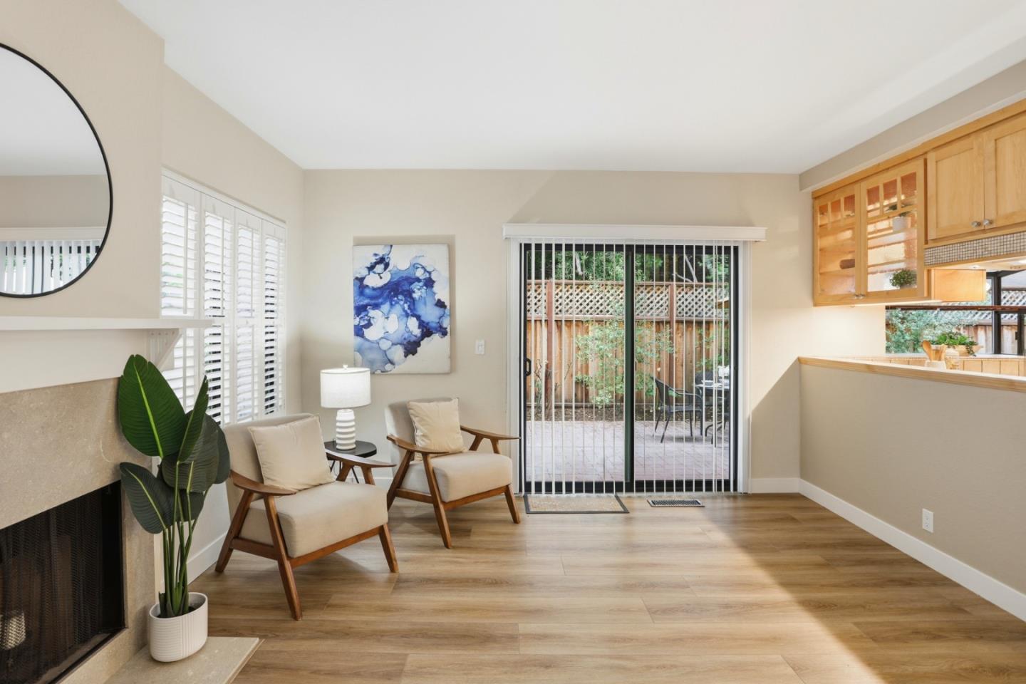 Detail Gallery Image 5 of 43 For 1993 Plymouth St #11,  Mountain View,  CA 94043 - 3 Beds | 2/1 Baths