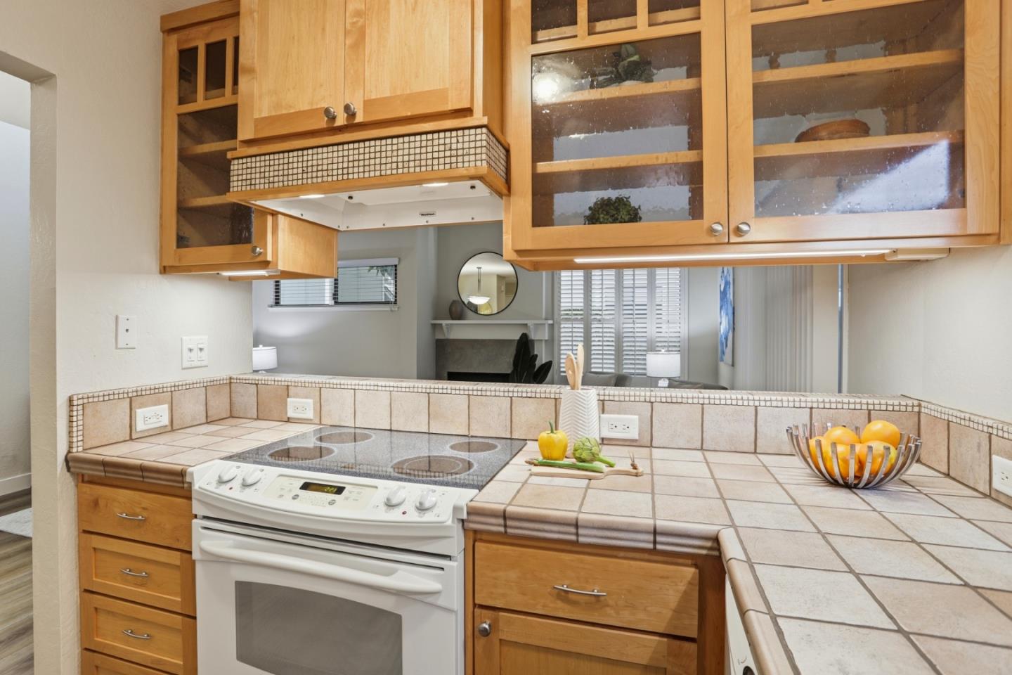 Detail Gallery Image 6 of 43 For 1993 Plymouth St #11,  Mountain View,  CA 94043 - 3 Beds | 2/1 Baths