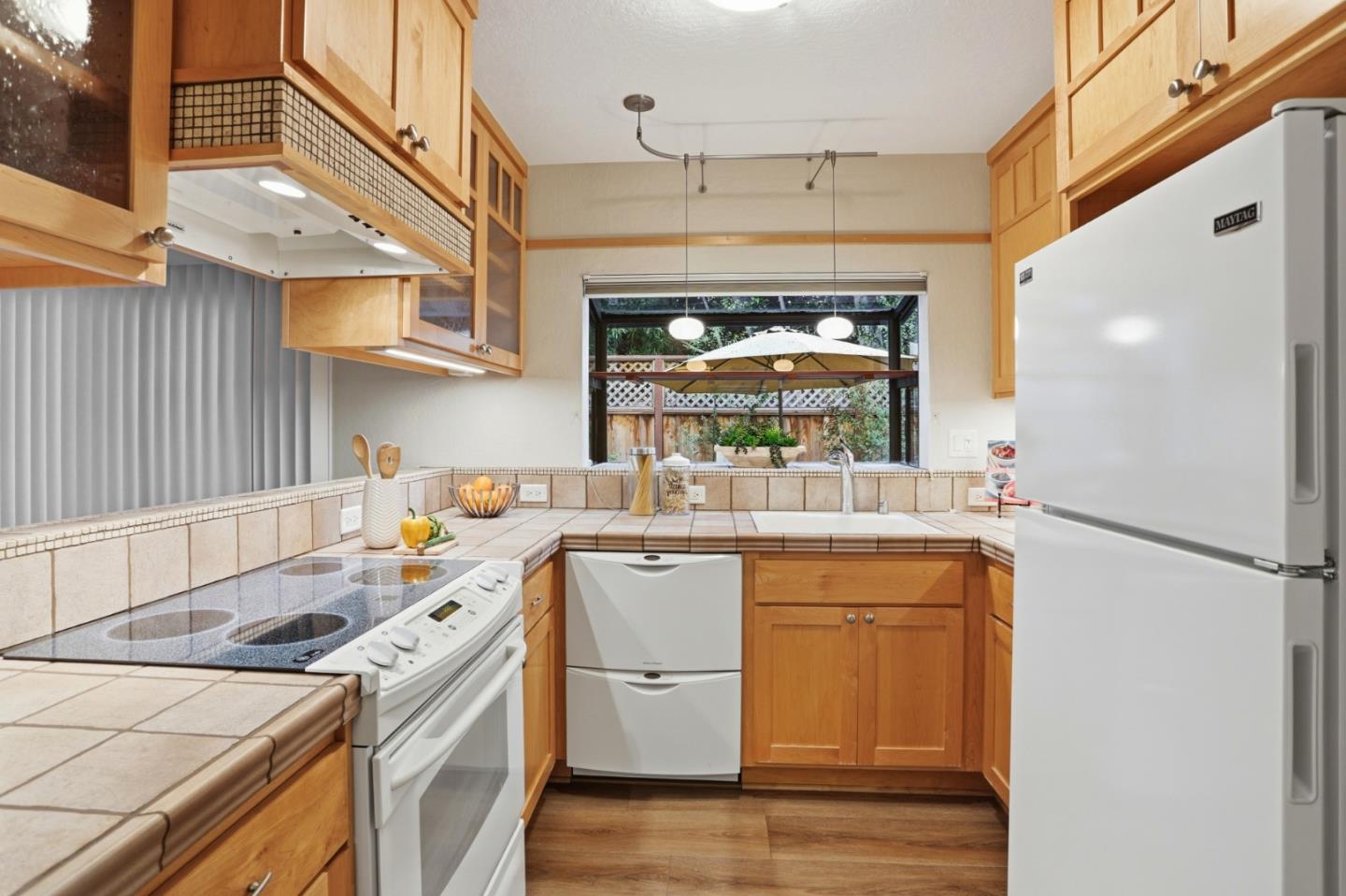 Detail Gallery Image 7 of 43 For 1993 Plymouth St #11,  Mountain View,  CA 94043 - 3 Beds | 2/1 Baths