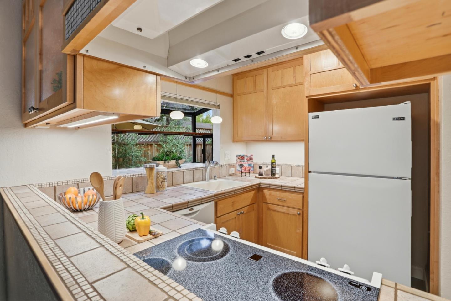 Detail Gallery Image 9 of 43 For 1993 Plymouth St #11,  Mountain View,  CA 94043 - 3 Beds | 2/1 Baths