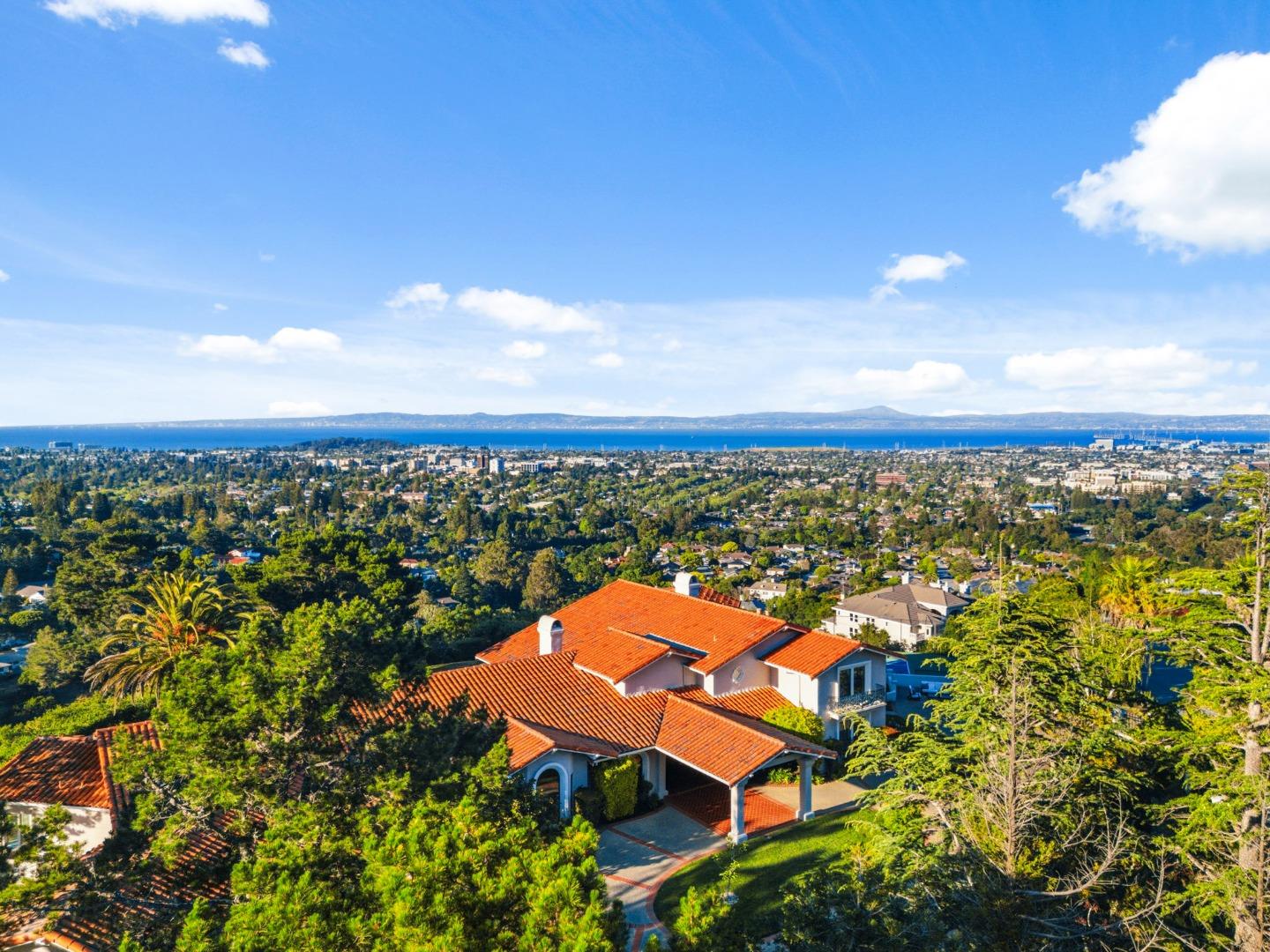 Detail Gallery Image 100 of 104 For 200 Tobin Clark Dr, Hillsborough,  CA 94010 - 6 Beds | 6/1 Baths