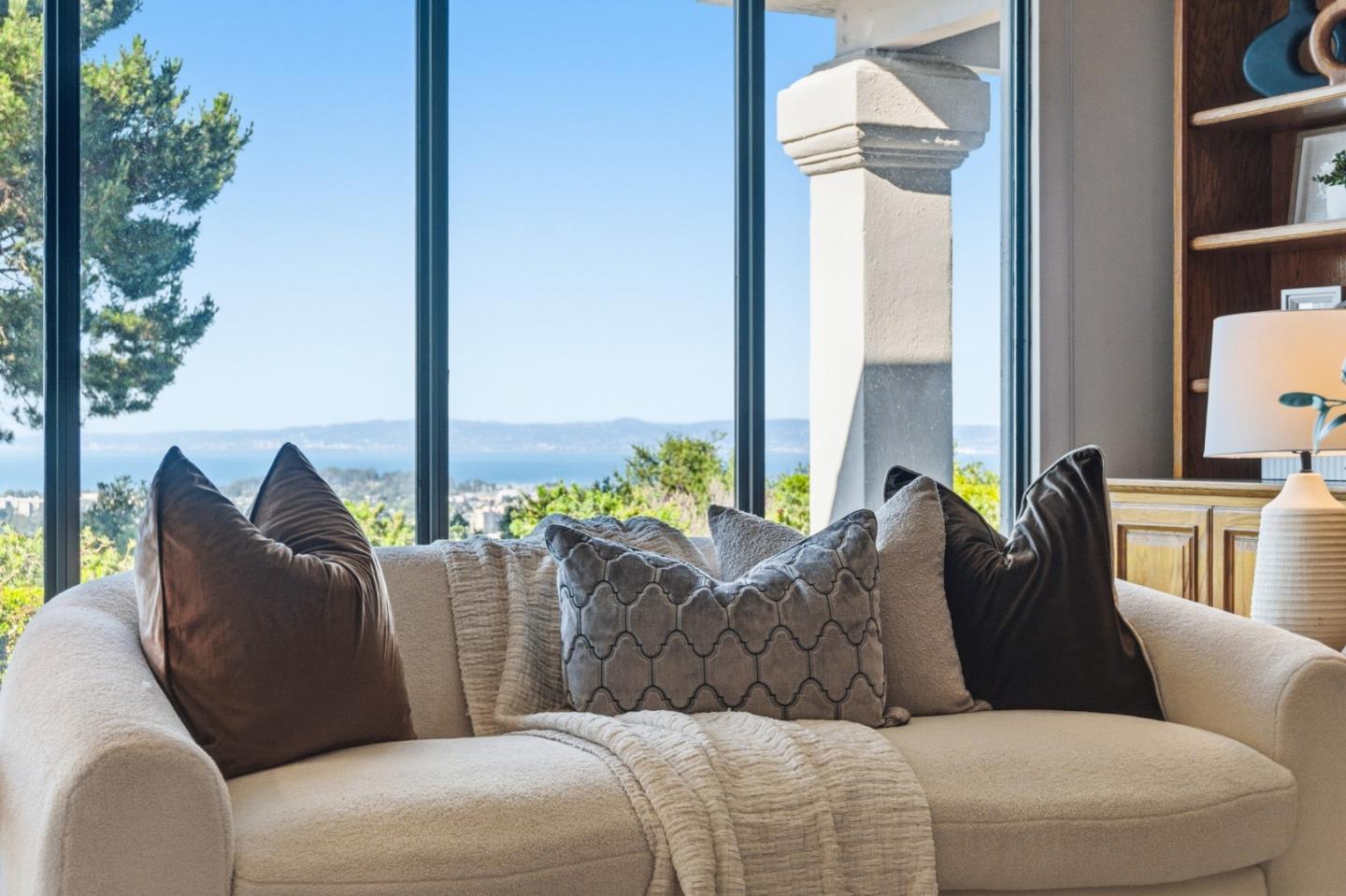 Detail Gallery Image 17 of 104 For 200 Tobin Clark Dr, Hillsborough,  CA 94010 - 6 Beds | 6/1 Baths