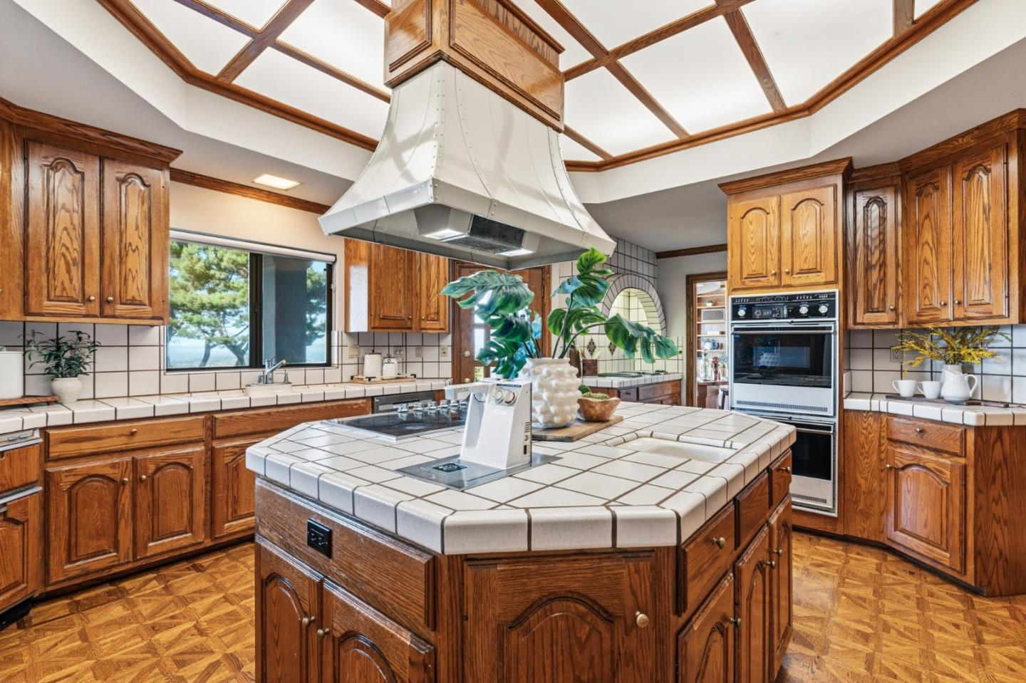 Detail Gallery Image 31 of 104 For 200 Tobin Clark Dr, Hillsborough,  CA 94010 - 6 Beds | 6/1 Baths