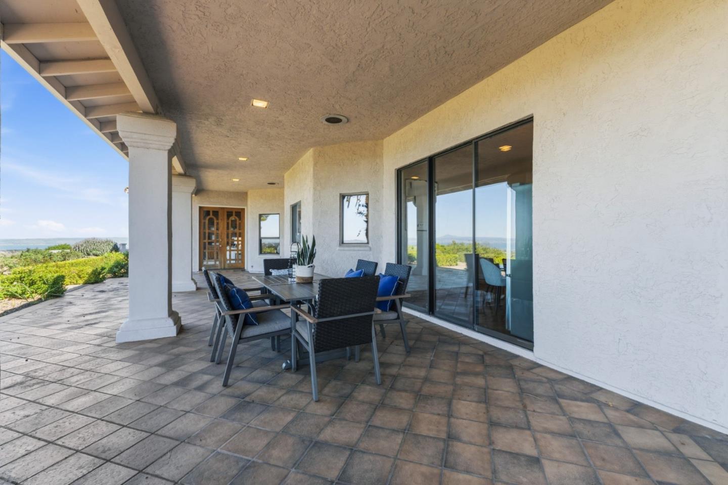 Detail Gallery Image 35 of 104 For 200 Tobin Clark Dr, Hillsborough,  CA 94010 - 6 Beds | 6/1 Baths