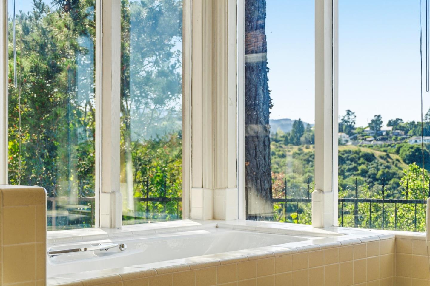 Detail Gallery Image 45 of 104 For 200 Tobin Clark Dr, Hillsborough,  CA 94010 - 6 Beds | 6/1 Baths