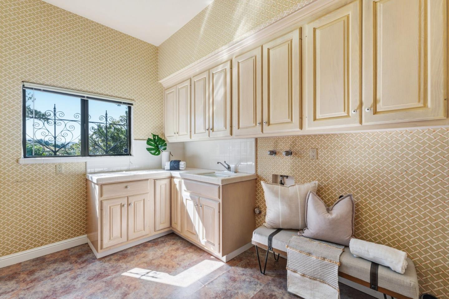 Detail Gallery Image 46 of 104 For 200 Tobin Clark Dr, Hillsborough,  CA 94010 - 6 Beds | 6/1 Baths