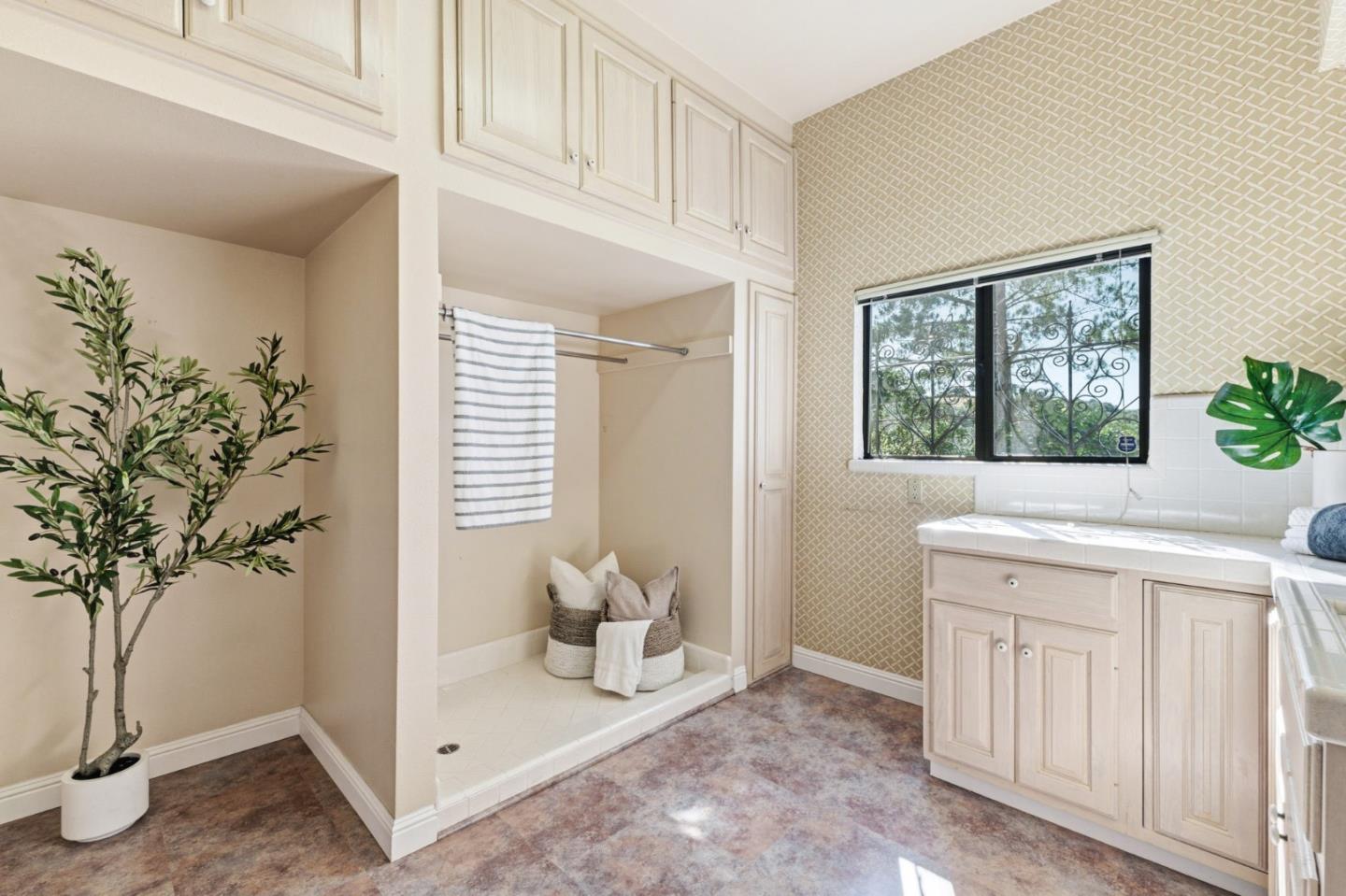 Detail Gallery Image 47 of 104 For 200 Tobin Clark Dr, Hillsborough,  CA 94010 - 6 Beds | 6/1 Baths