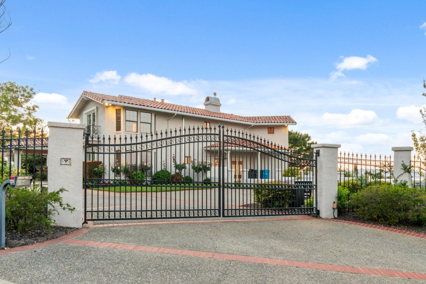 Detail Gallery Image 93 of 104 For 200 Tobin Clark Dr, Hillsborough,  CA 94010 - 6 Beds | 6/1 Baths