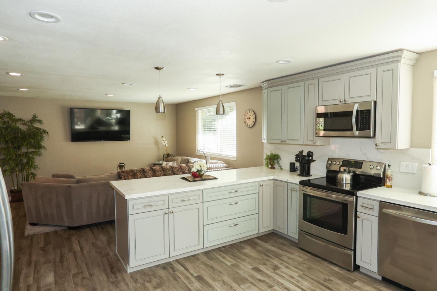 Detail Gallery Image 8 of 40 For 1296 Conference Dr, Scotts Valley,  CA 95066 - 3 Beds | 2 Baths