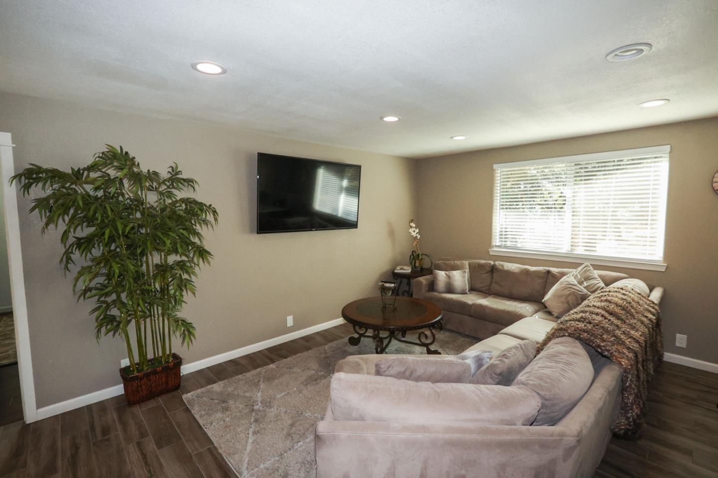 Detail Gallery Image 9 of 40 For 1296 Conference Dr, Scotts Valley,  CA 95066 - 3 Beds | 2 Baths