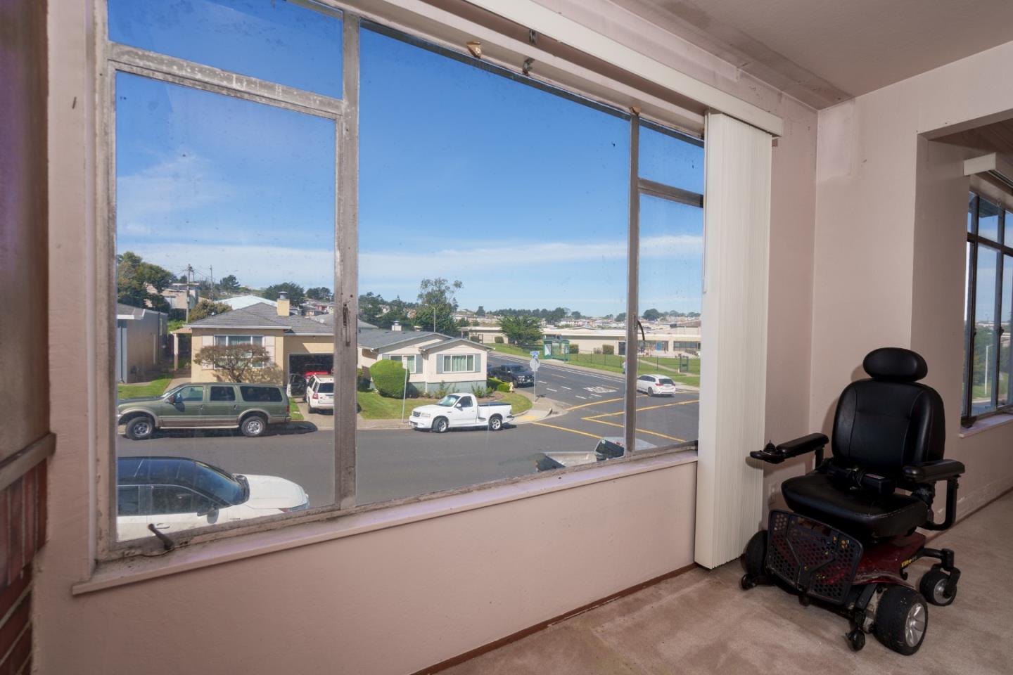 Detail Gallery Image 17 of 35 For 305 Lakeshire Dr, Daly City,  CA 94015 - 3 Beds | 2 Baths