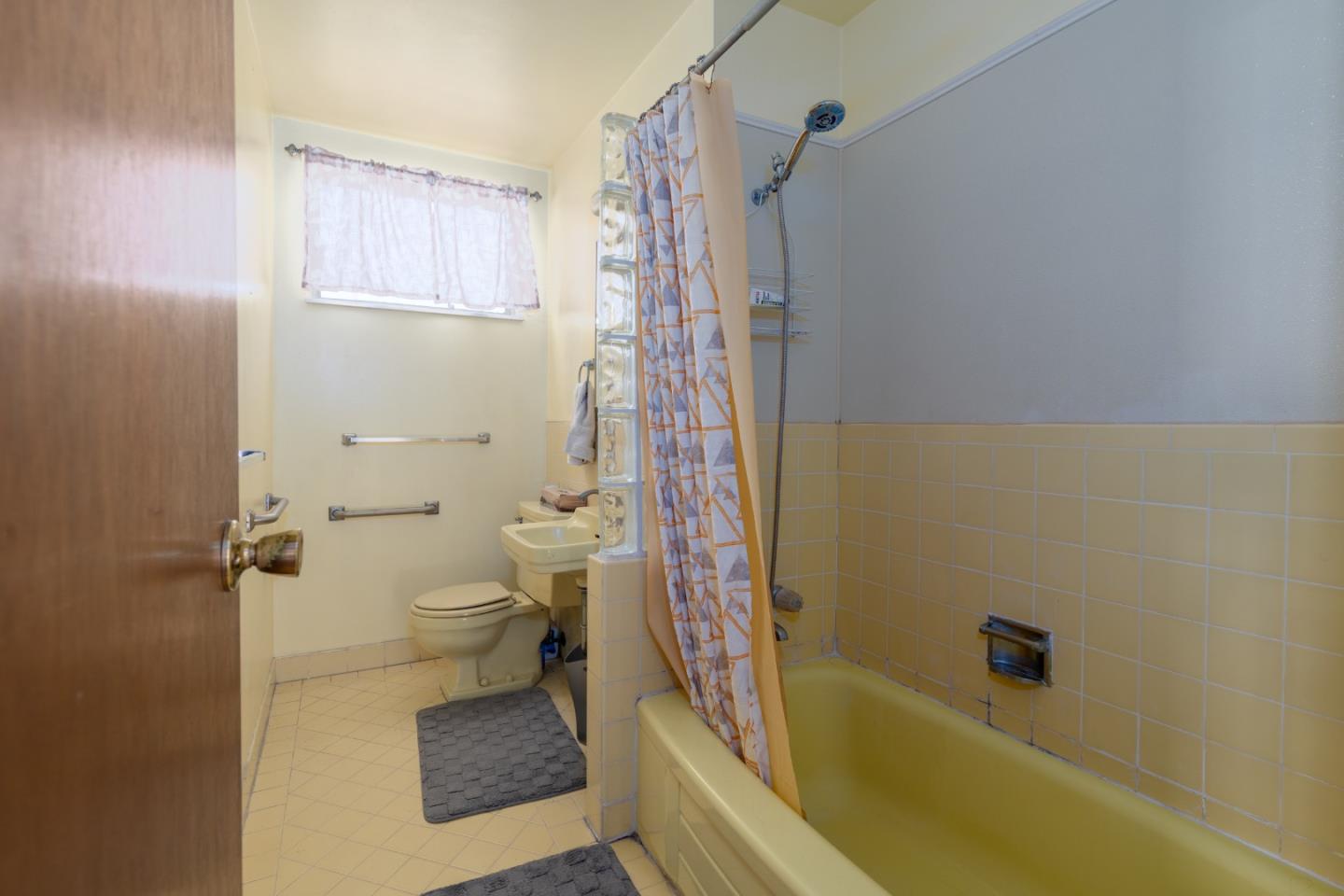 Detail Gallery Image 27 of 35 For 305 Lakeshire Dr, Daly City,  CA 94015 - 3 Beds | 2 Baths