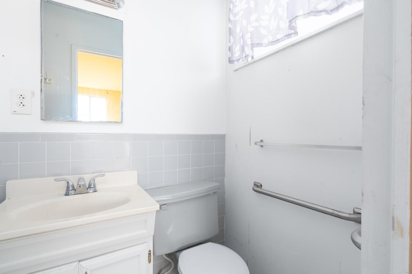 Detail Gallery Image 28 of 35 For 305 Lakeshire Dr, Daly City,  CA 94015 - 3 Beds | 2 Baths