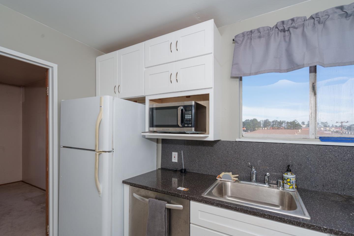 Detail Gallery Image 7 of 35 For 305 Lakeshire Dr, Daly City,  CA 94015 - 3 Beds | 2 Baths