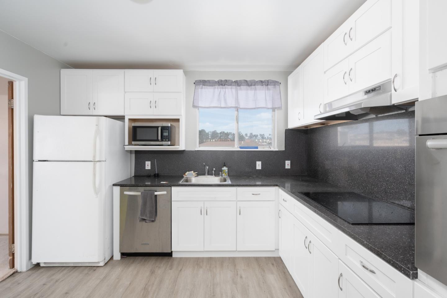 Detail Gallery Image 9 of 35 For 305 Lakeshire Dr, Daly City,  CA 94015 - 3 Beds | 2 Baths