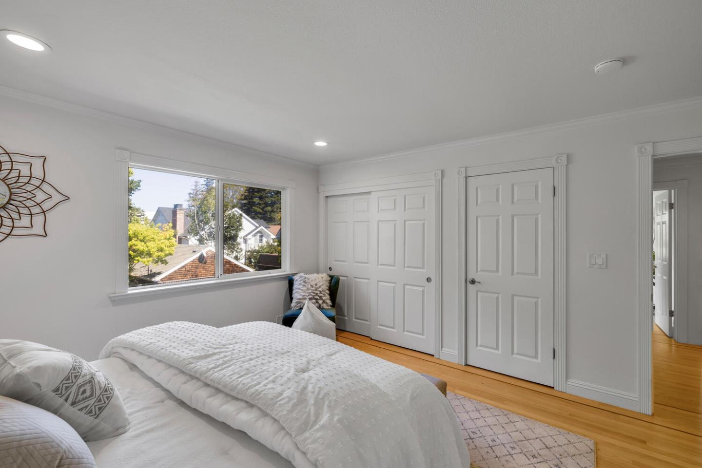 Detail Gallery Image 25 of 46 For 1012 Cortez Ave, Burlingame,  CA 94010 - 5 Beds | 4/1 Baths