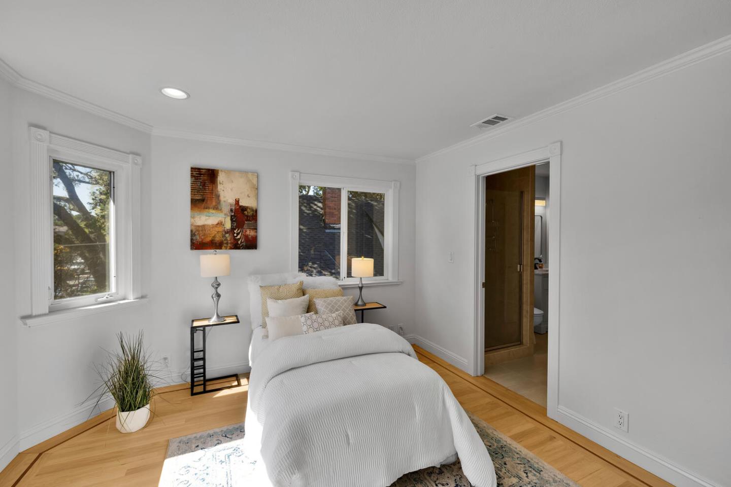 Detail Gallery Image 32 of 46 For 1012 Cortez Ave, Burlingame,  CA 94010 - 5 Beds | 4/1 Baths