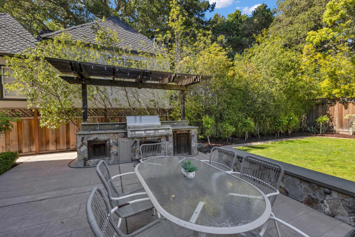 Detail Gallery Image 35 of 46 For 1012 Cortez Ave, Burlingame,  CA 94010 - 5 Beds | 4/1 Baths