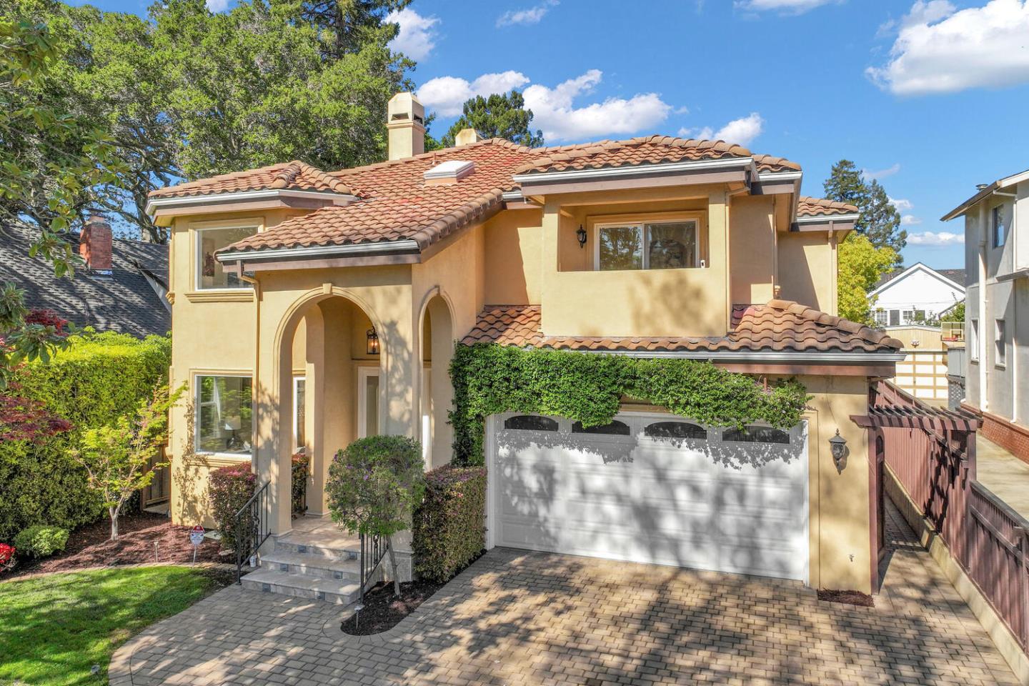 Detail Gallery Image 39 of 46 For 1012 Cortez Ave, Burlingame,  CA 94010 - 5 Beds | 4/1 Baths