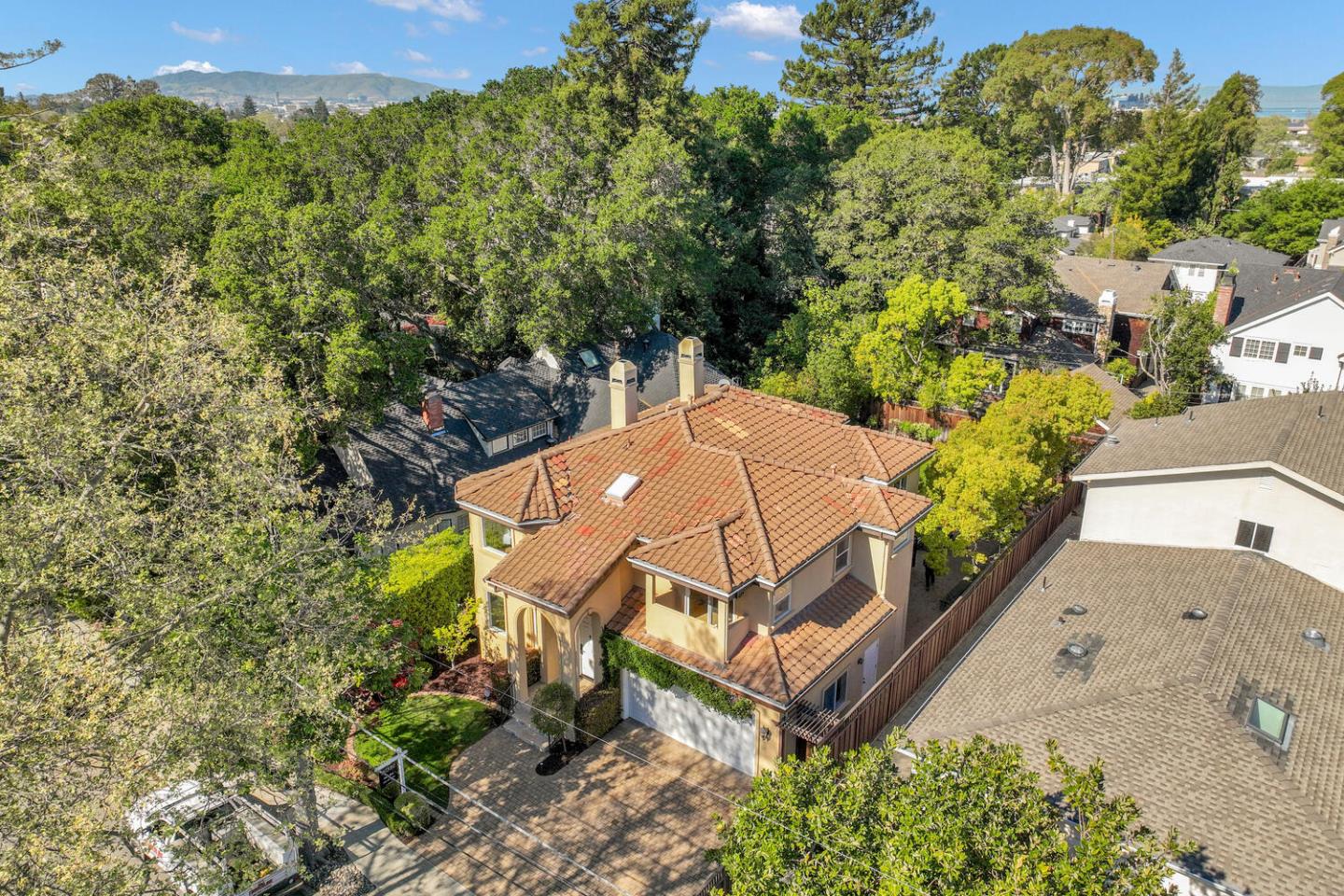 Detail Gallery Image 40 of 46 For 1012 Cortez Ave, Burlingame,  CA 94010 - 5 Beds | 4/1 Baths