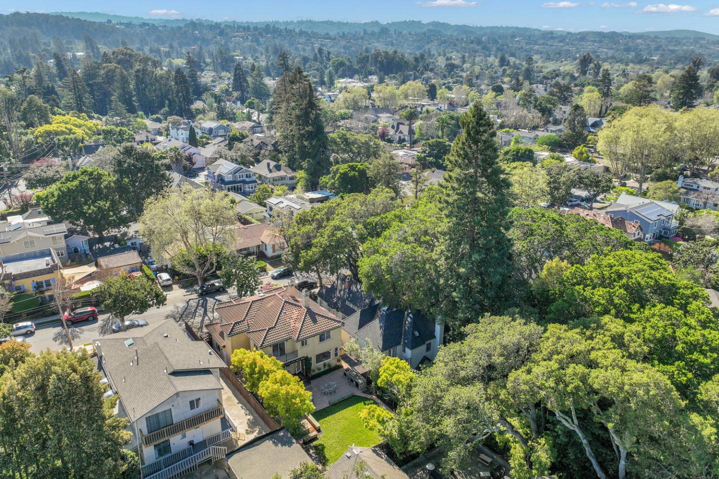 Detail Gallery Image 43 of 46 For 1012 Cortez Ave, Burlingame,  CA 94010 - 5 Beds | 4/1 Baths