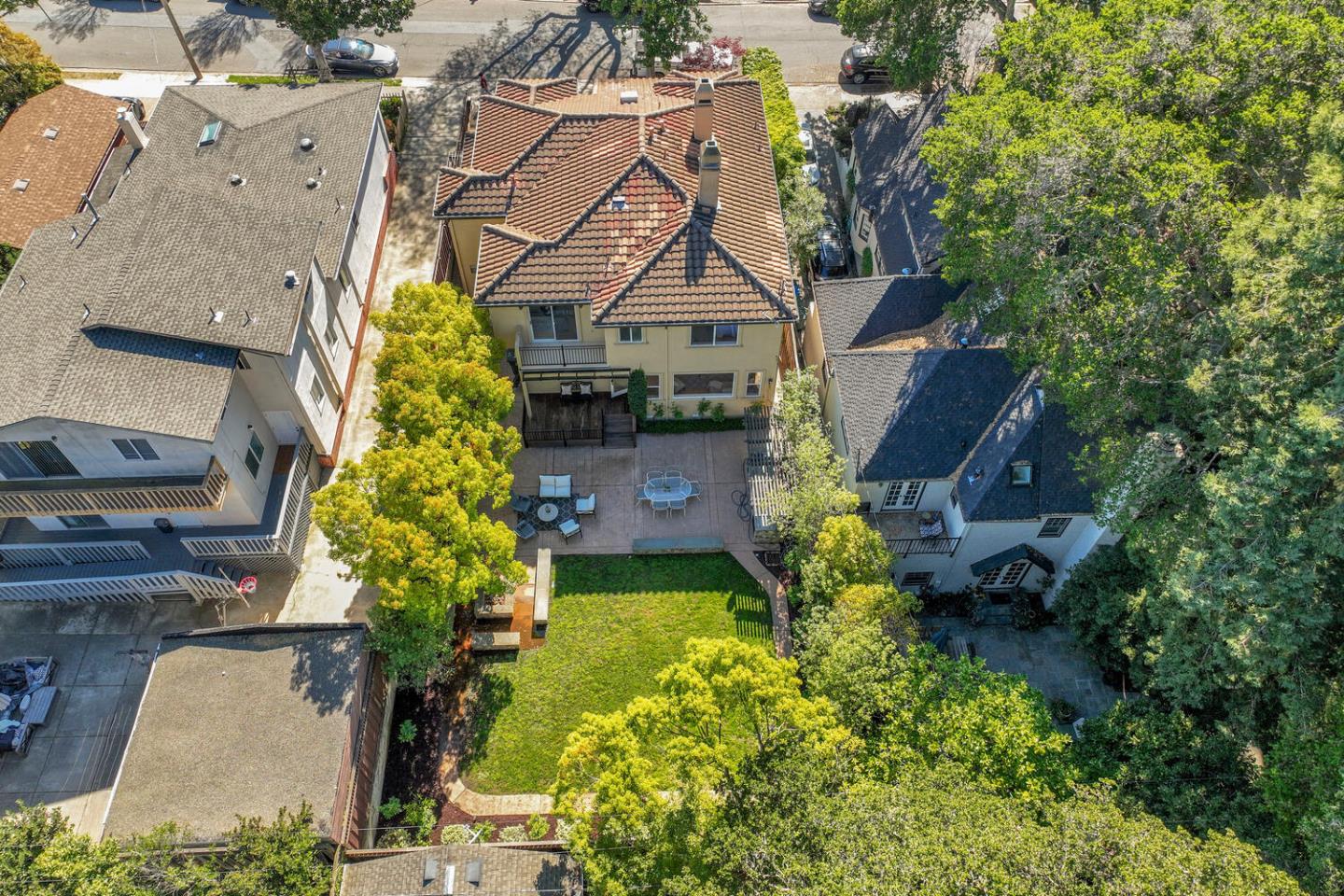 Detail Gallery Image 45 of 46 For 1012 Cortez Ave, Burlingame,  CA 94010 - 5 Beds | 4/1 Baths