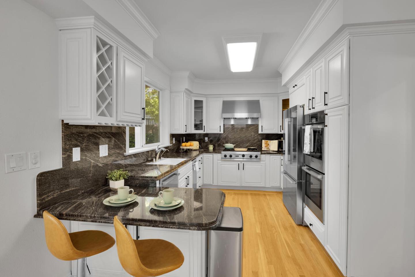 Detail Gallery Image 9 of 46 For 1012 Cortez Ave, Burlingame,  CA 94010 - 5 Beds | 4/1 Baths