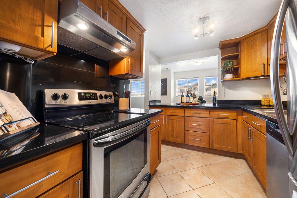 Detail Gallery Image 7 of 48 For 3550 Carter Dr #32,  South San Francisco,  CA 94080 - 3 Beds | 2/1 Baths