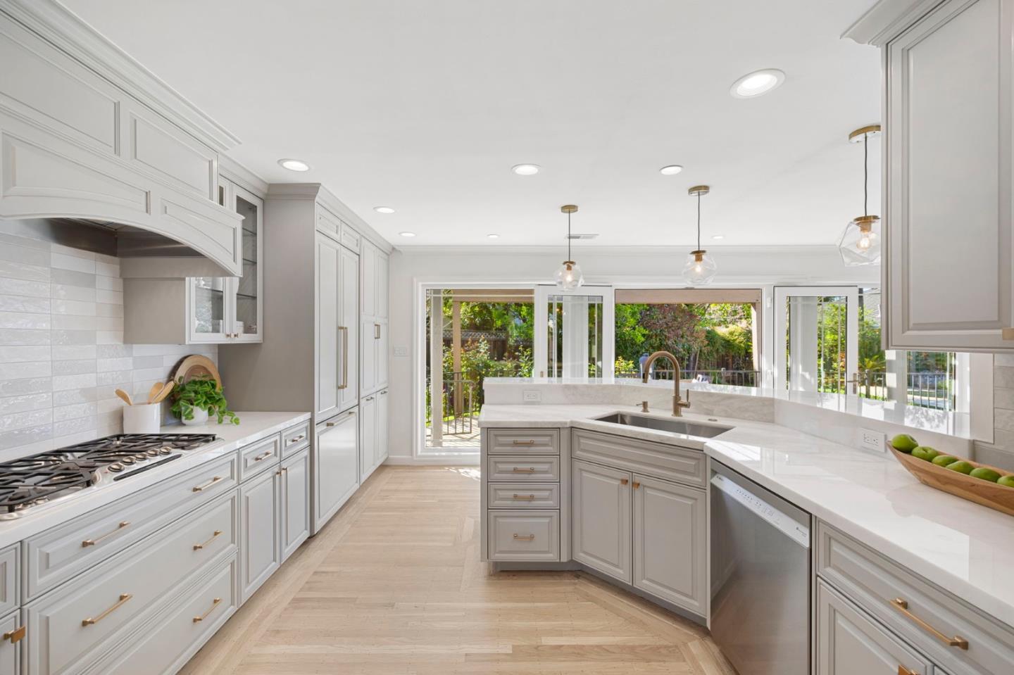 Detail Gallery Image 12 of 62 For 6 El Sereno Dr, San Carlos,  CA 94070 - 4 Beds | 3 Baths