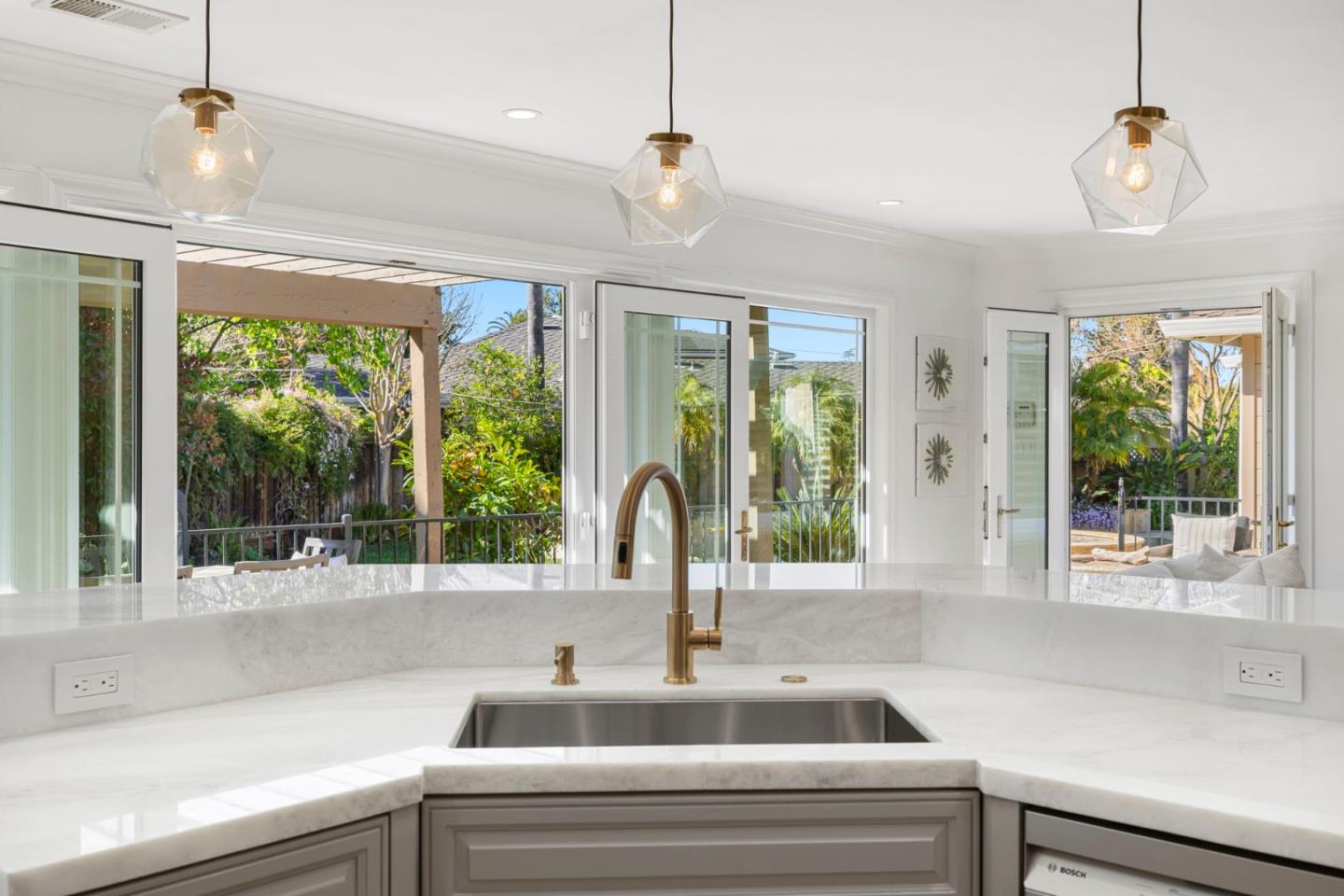 Detail Gallery Image 14 of 62 For 6 El Sereno Dr, San Carlos,  CA 94070 - 4 Beds | 3 Baths