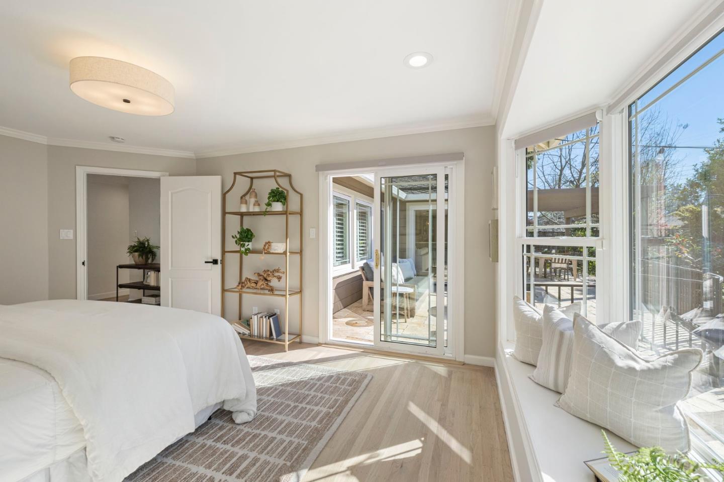 Detail Gallery Image 25 of 62 For 6 El Sereno Dr, San Carlos,  CA 94070 - 4 Beds | 3 Baths