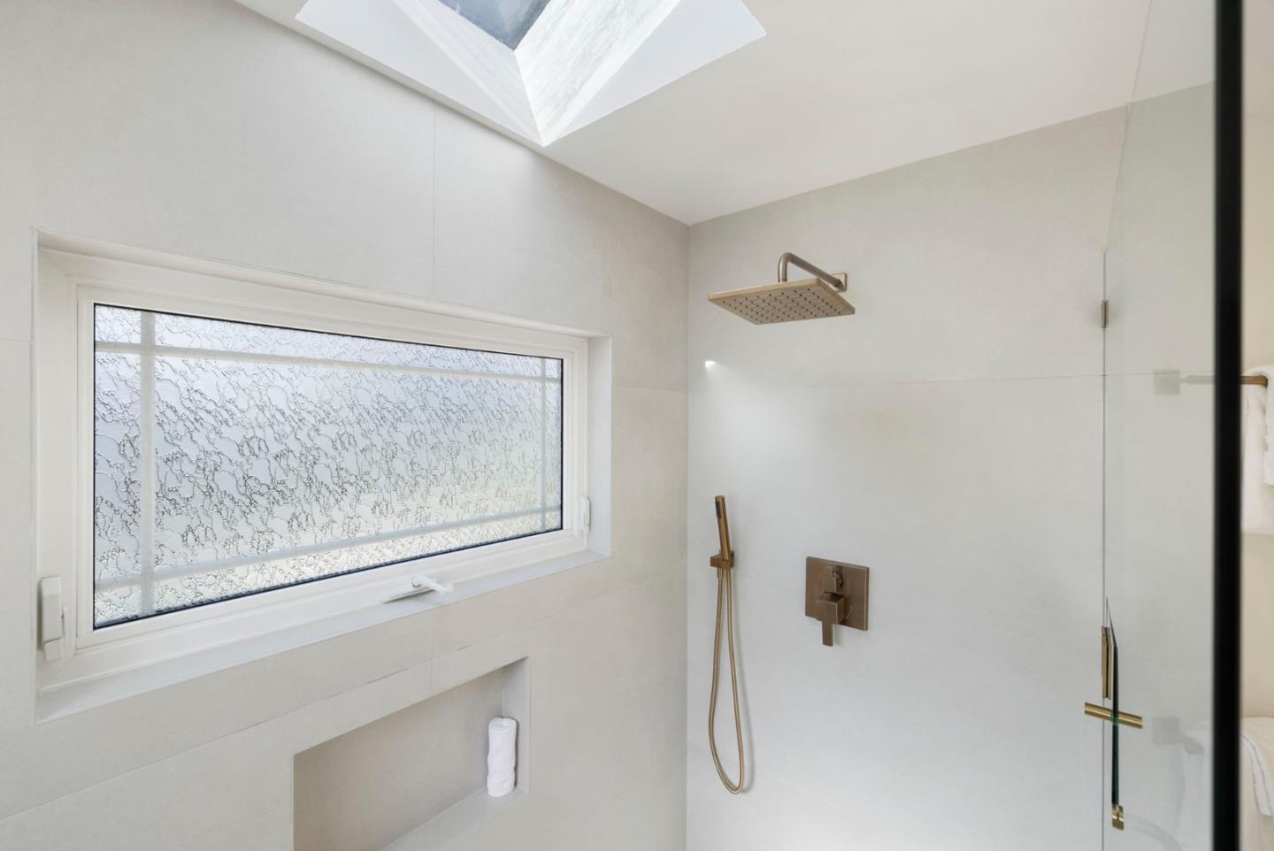 Detail Gallery Image 31 of 62 For 6 El Sereno Dr, San Carlos,  CA 94070 - 4 Beds | 3 Baths