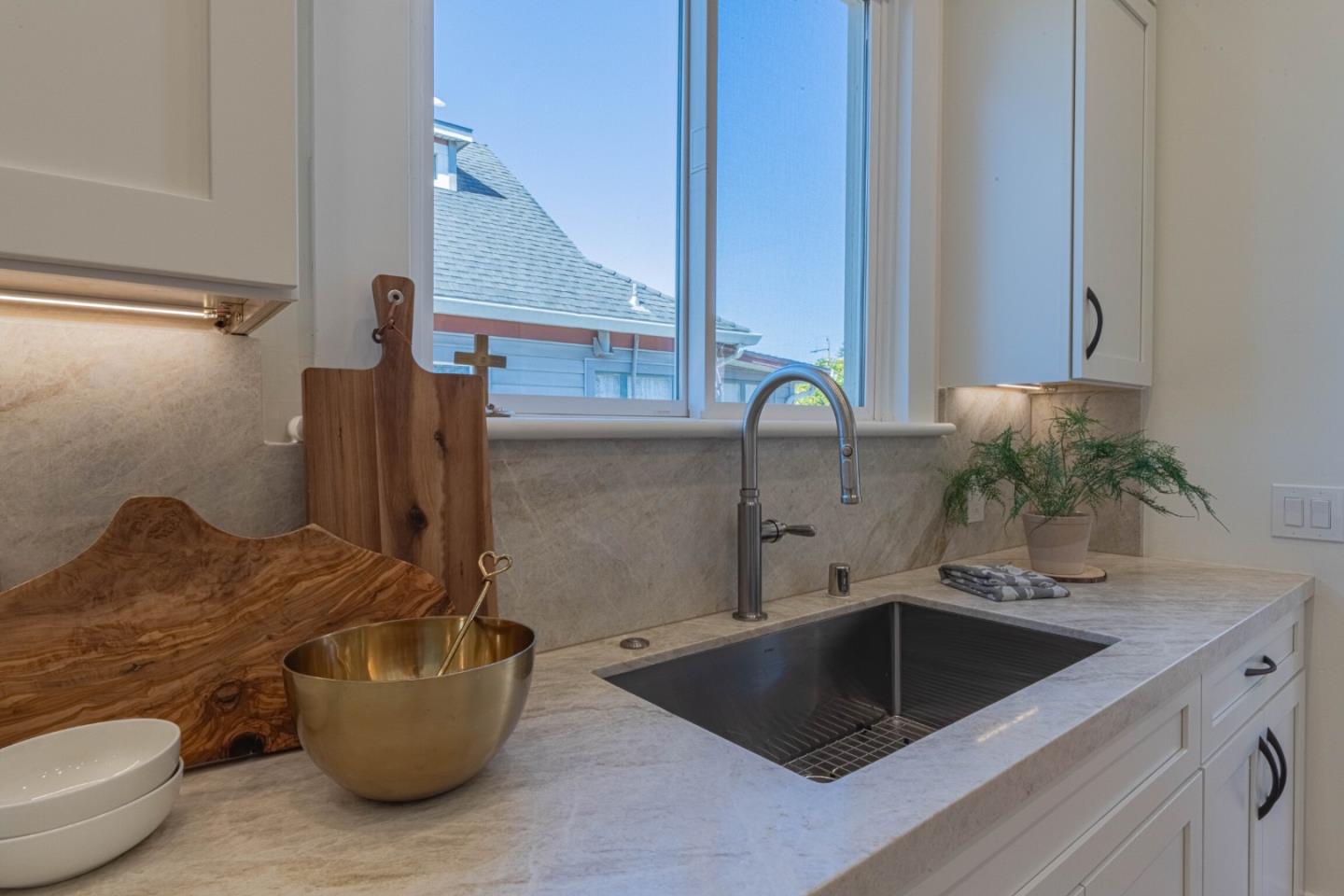 Detail Gallery Image 14 of 43 For 1231 8th St, Monterey,  CA 93940 - 2 Beds | 2 Baths