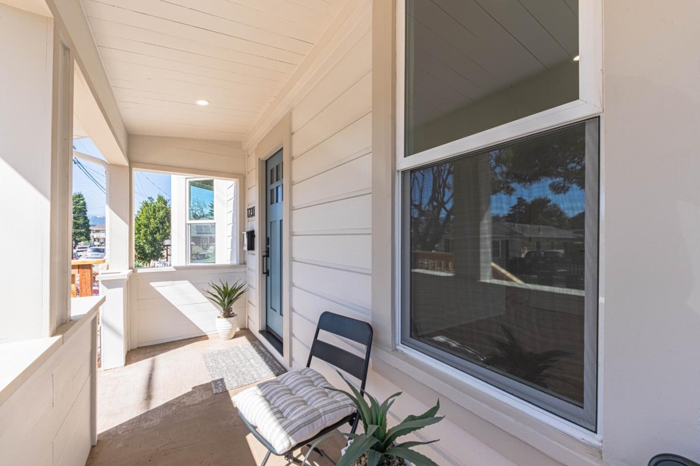 Detail Gallery Image 3 of 43 For 1231 8th St, Monterey,  CA 93940 - 2 Beds | 2 Baths