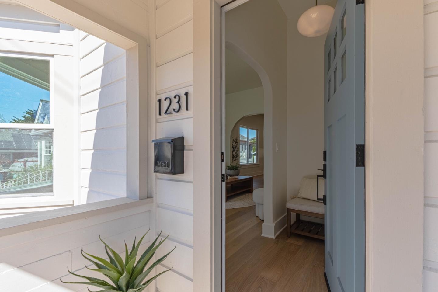Detail Gallery Image 4 of 43 For 1231 8th St, Monterey,  CA 93940 - 2 Beds | 2 Baths