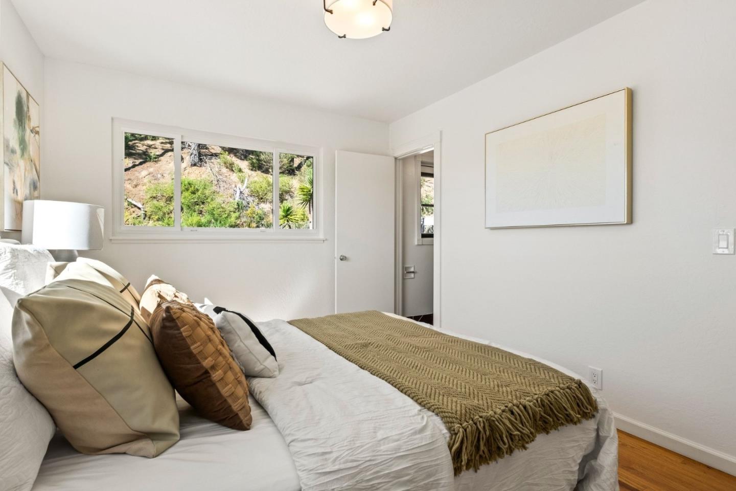 Detail Gallery Image 21 of 50 For 1135 Valencia Way, Pacifica,  CA 94044 - 3 Beds | 2/1 Baths