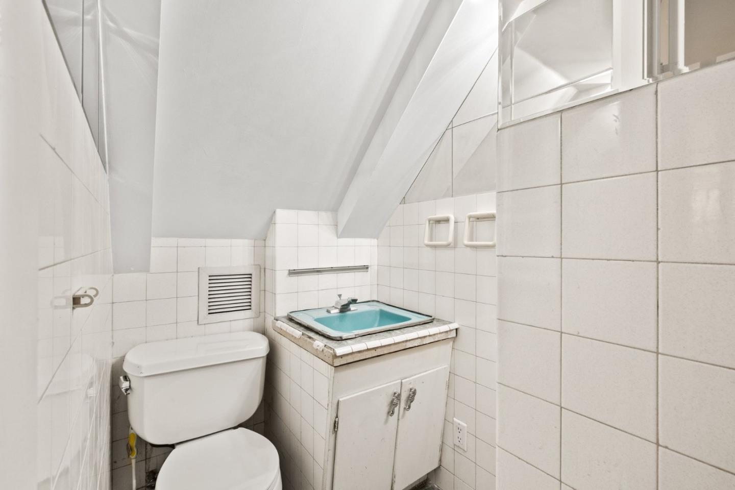 Detail Gallery Image 29 of 50 For 1135 Valencia Way, Pacifica,  CA 94044 - 3 Beds | 2/1 Baths