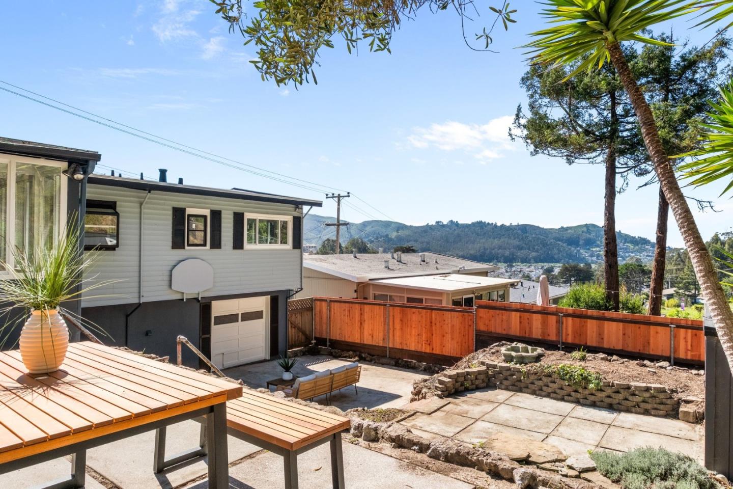 Detail Gallery Image 35 of 50 For 1135 Valencia Way, Pacifica,  CA 94044 - 3 Beds | 2/1 Baths