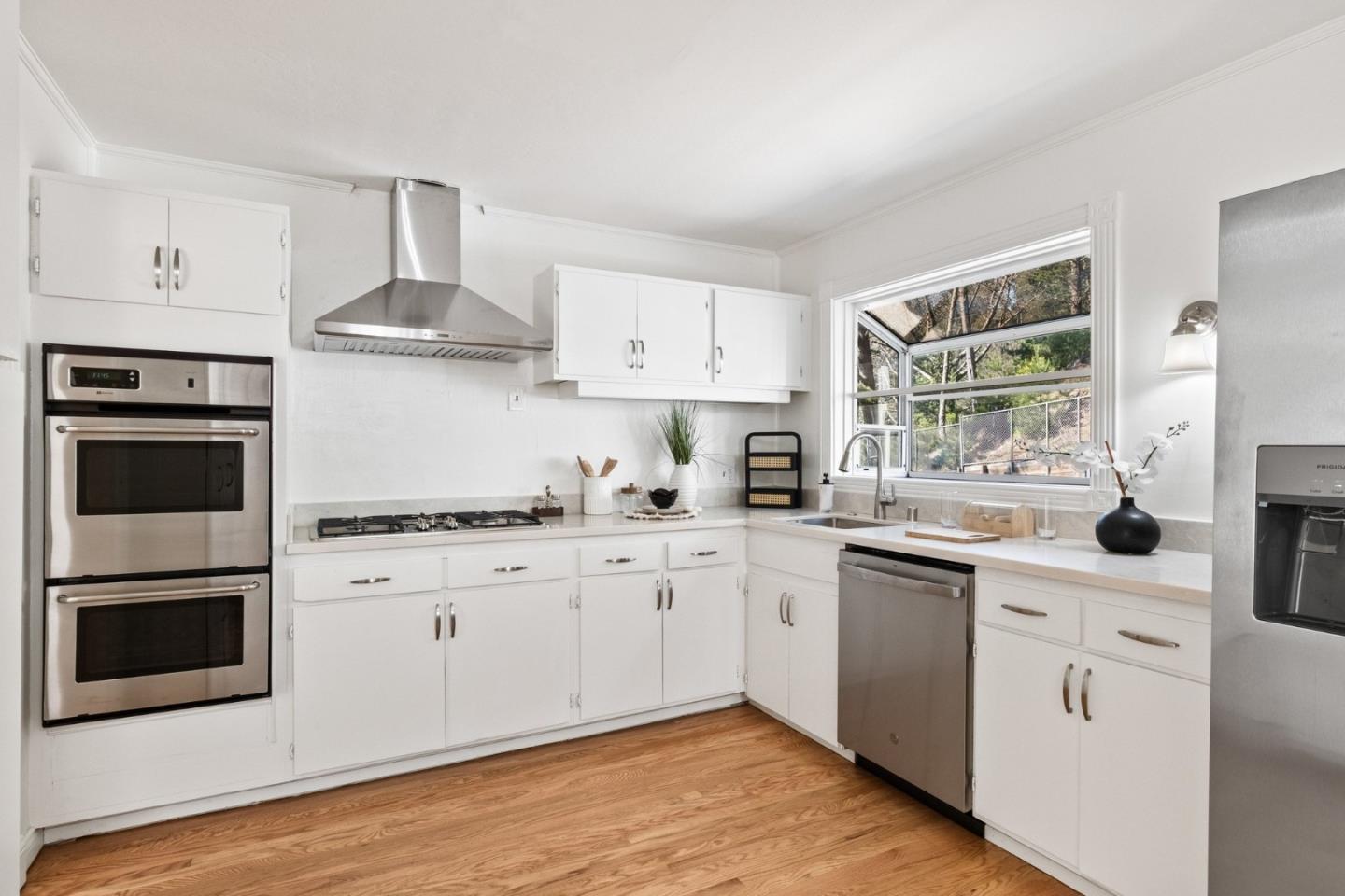 Detail Gallery Image 7 of 50 For 1135 Valencia Way, Pacifica,  CA 94044 - 3 Beds | 2/1 Baths