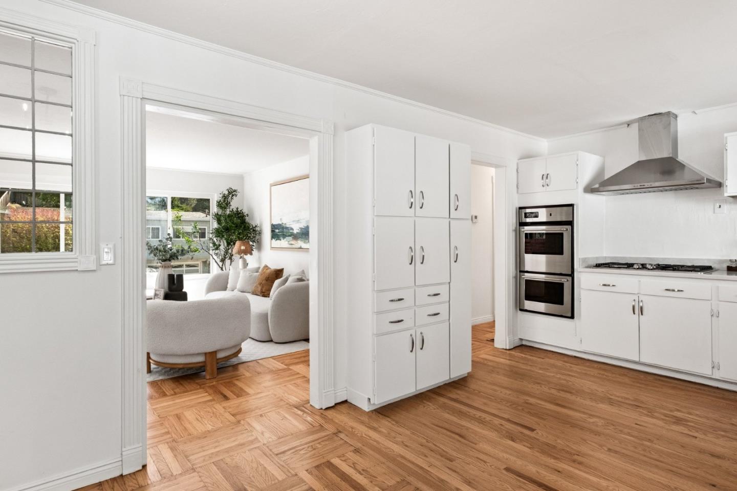 Detail Gallery Image 9 of 50 For 1135 Valencia Way, Pacifica,  CA 94044 - 3 Beds | 2/1 Baths