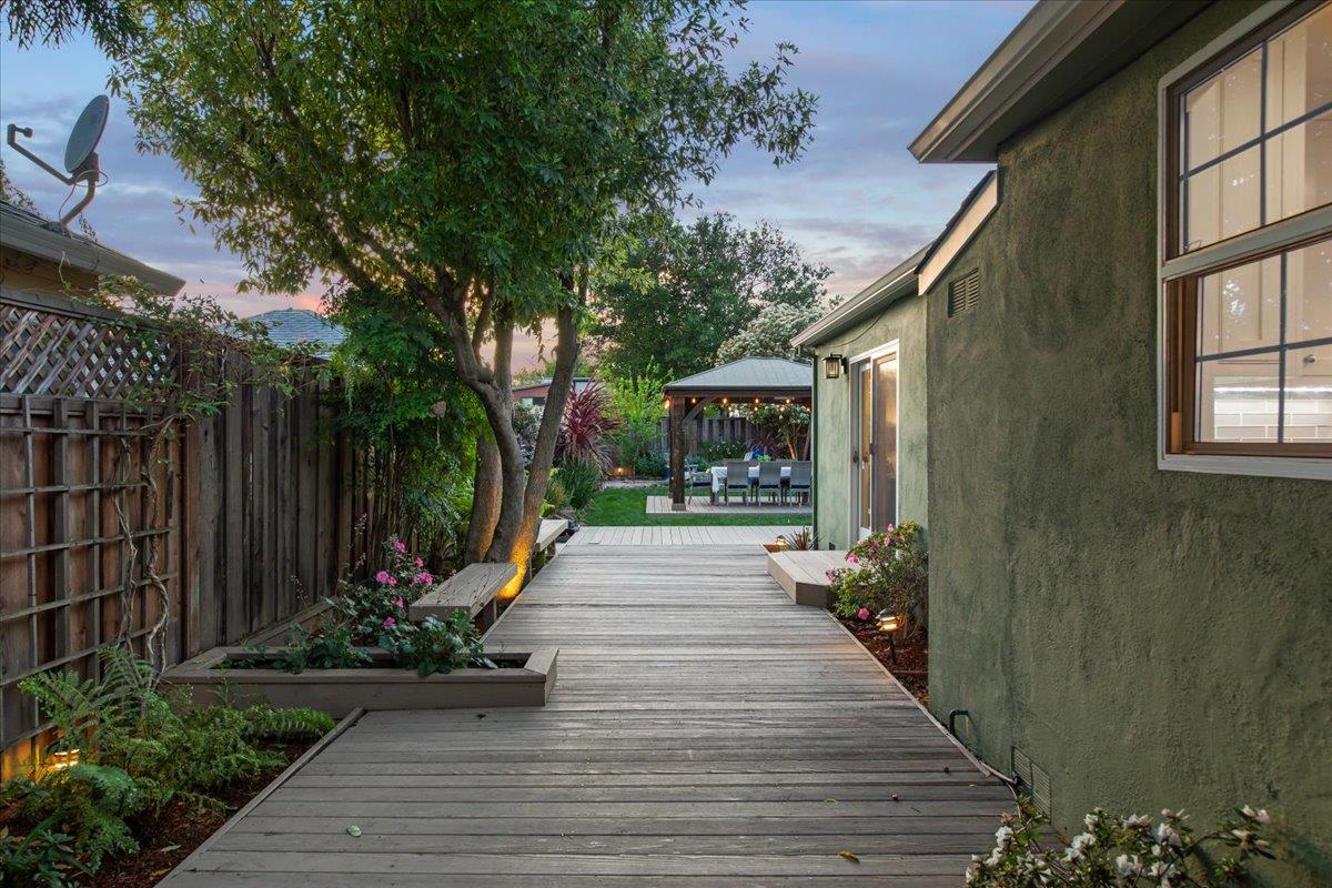 Detail Gallery Image 17 of 34 For 287 Santa Margarita Ave, Menlo Park,  CA 94025 - 3 Beds | 3 Baths