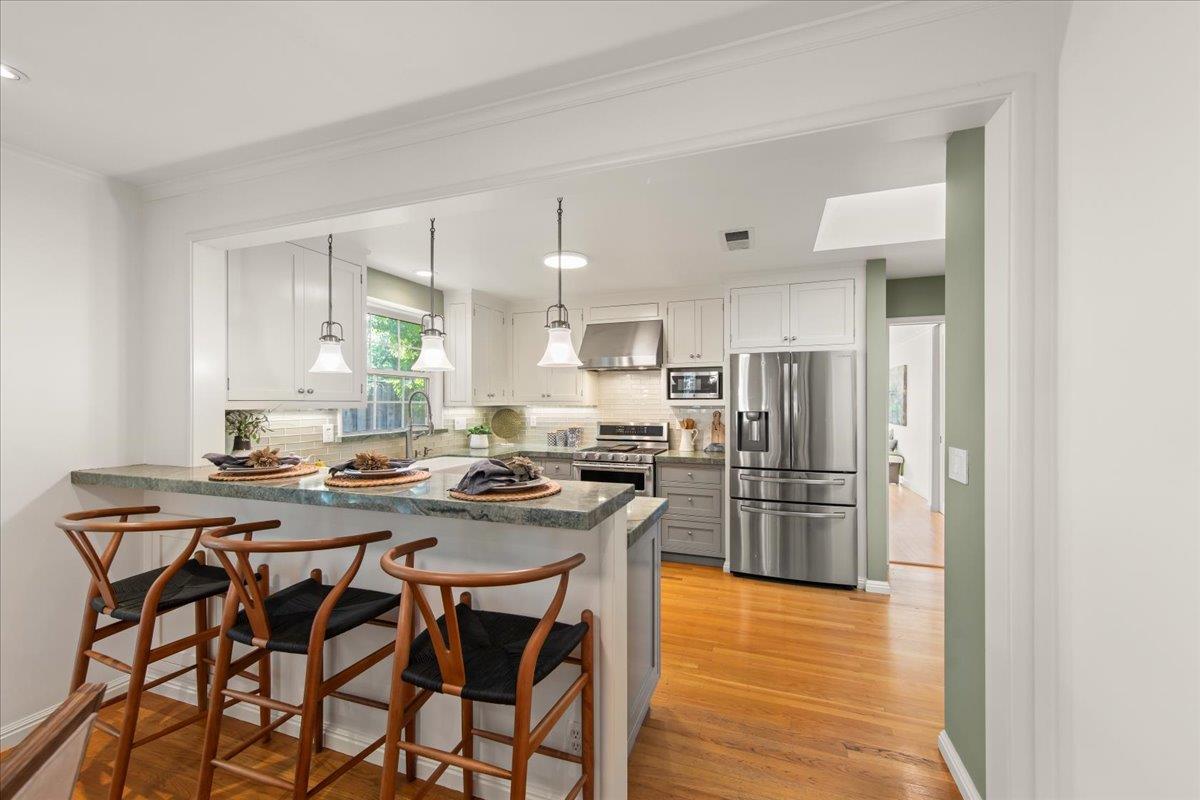 Detail Gallery Image 7 of 34 For 287 Santa Margarita Ave, Menlo Park,  CA 94025 - 3 Beds | 3 Baths