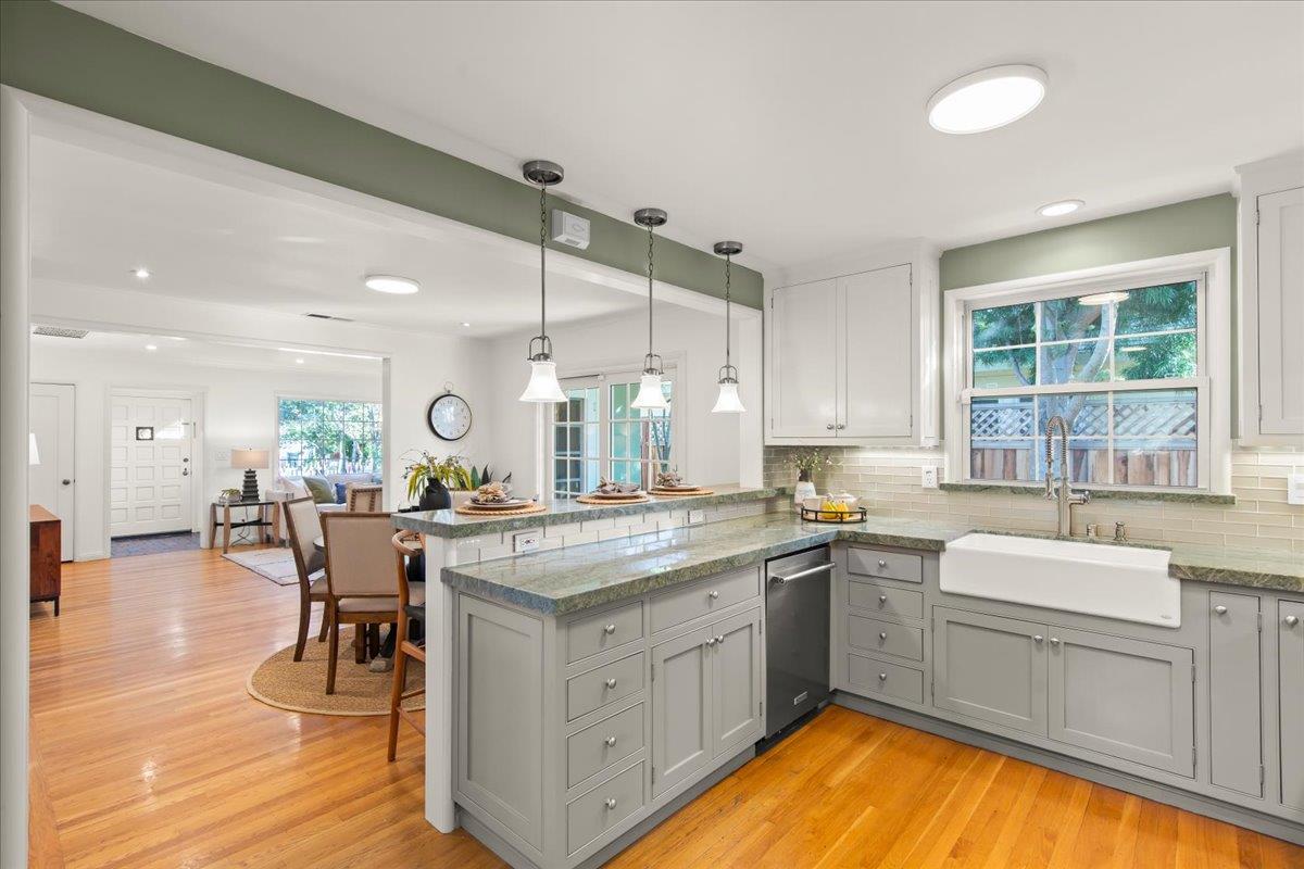 Detail Gallery Image 9 of 34 For 287 Santa Margarita Ave, Menlo Park,  CA 94025 - 3 Beds | 3 Baths